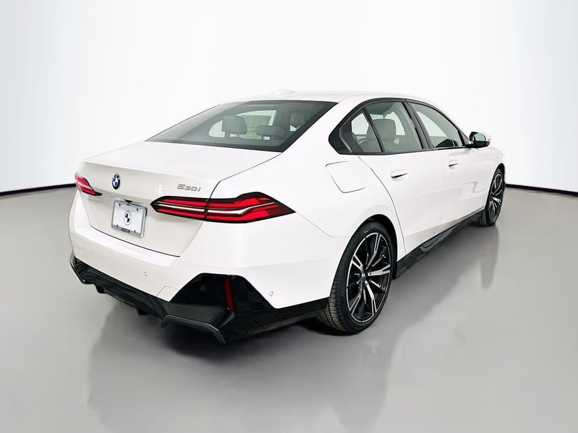 2026 BMW 530i - Image 3