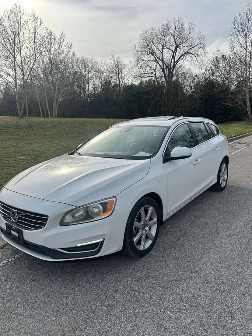 2016 Volvo V60 - Image 2