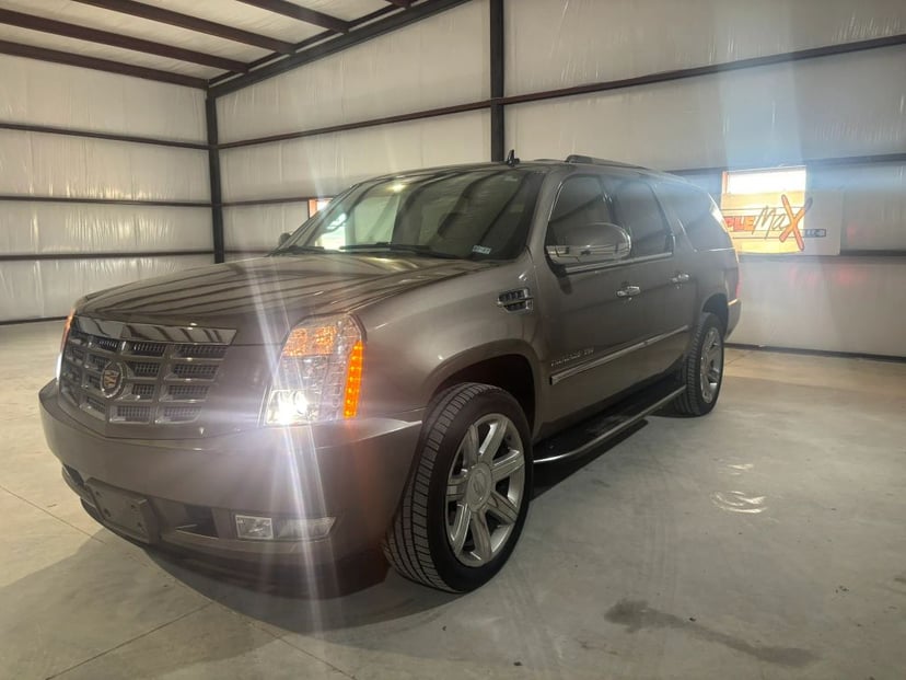 2014 Cadillac Escalade ESV - Image 1