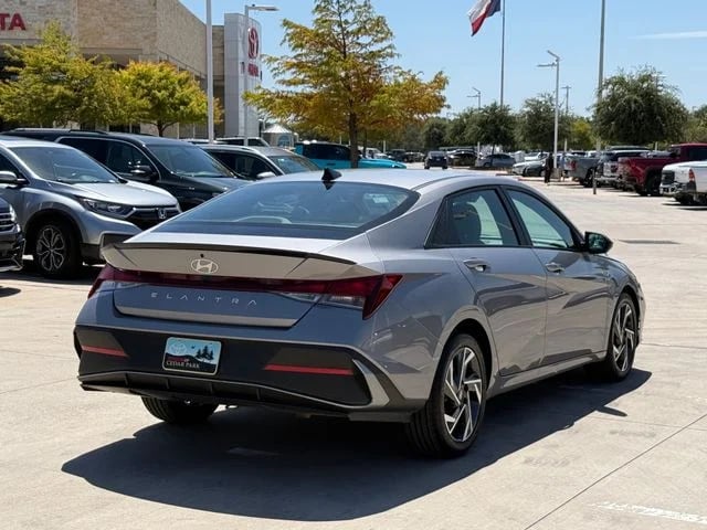 2025 Hyundai Elantra - Image 3