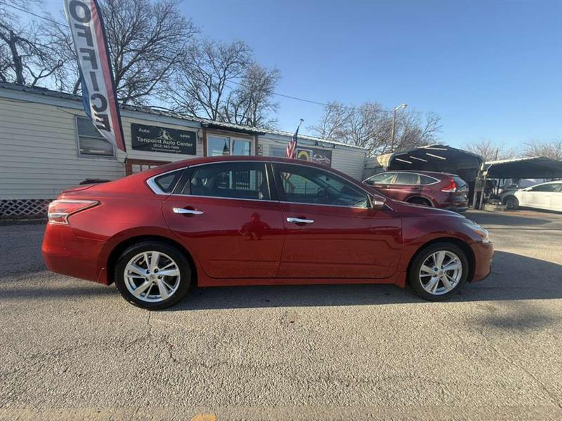 2015 Nissan Altima - Image 2