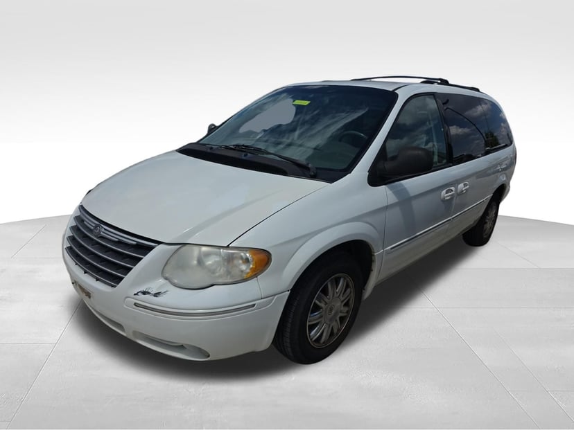 2007 Chrysler Town & Country - Image 1