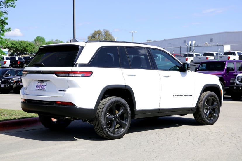 2025 Jeep Grand Cherokee - Image 2