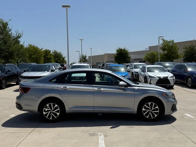 2024 Volkswagen Jetta - Image 3