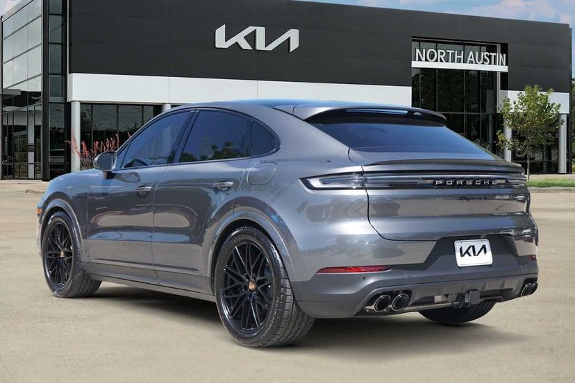 2025 Porsche Cayenne - Image 3