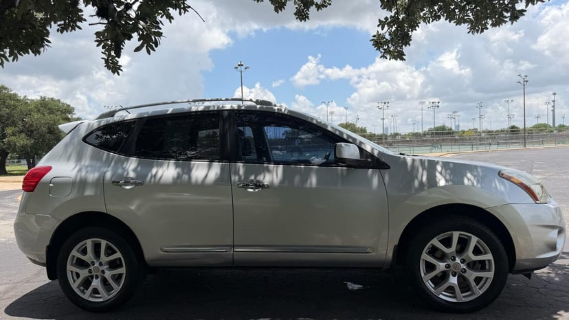 2013 Nissan Rogue - Image 2