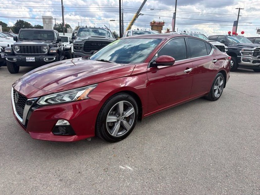 2022 Nissan Altima - Image 1