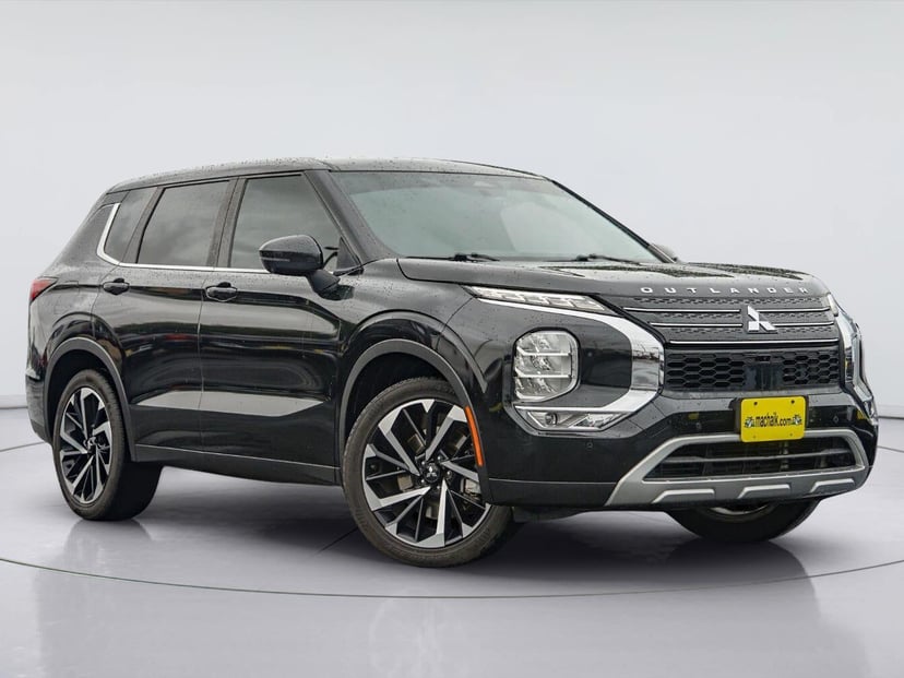 2022 Mitsubishi Outlander - Image 1