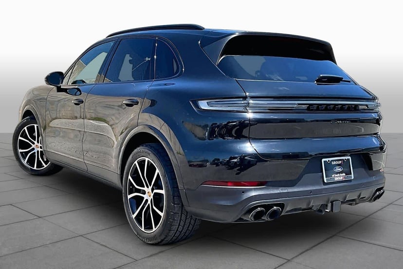 2024 Porsche Cayenne - Image 3