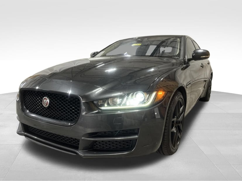 2017 Jaguar xe - Image 1