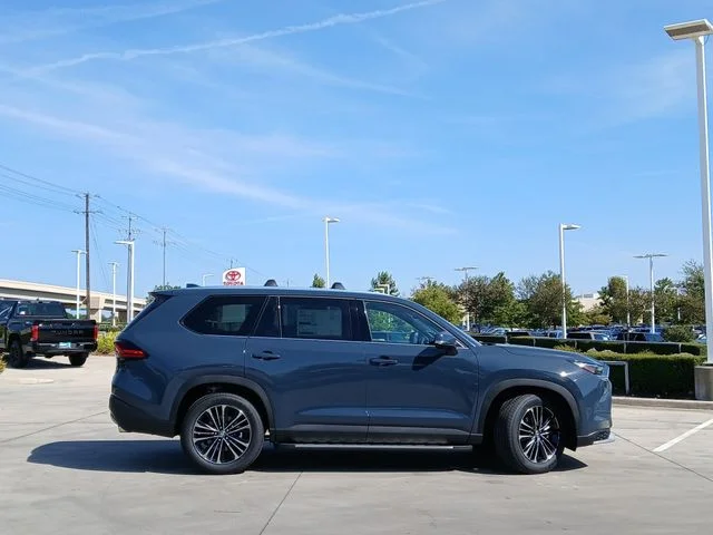 2026 Toyota Grand Highlander - Image 2