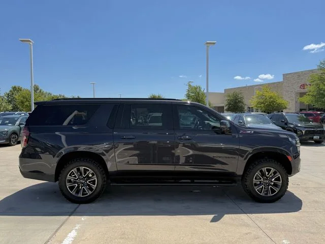 2023 Chevrolet Suburban - Image 2