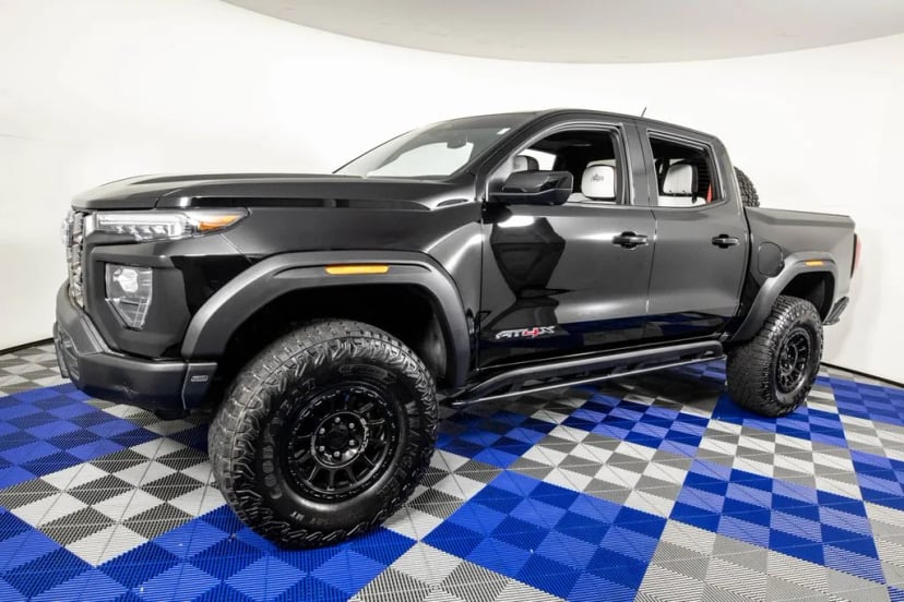 2024 GMC Canyon - Image 1
