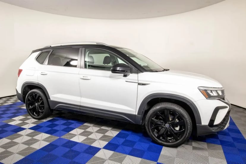 2023 Volkswagen Taos - Image 2