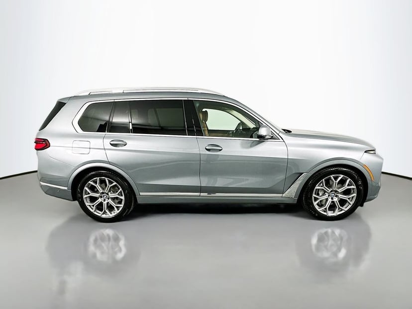 2024 BMW X7 - Image 3