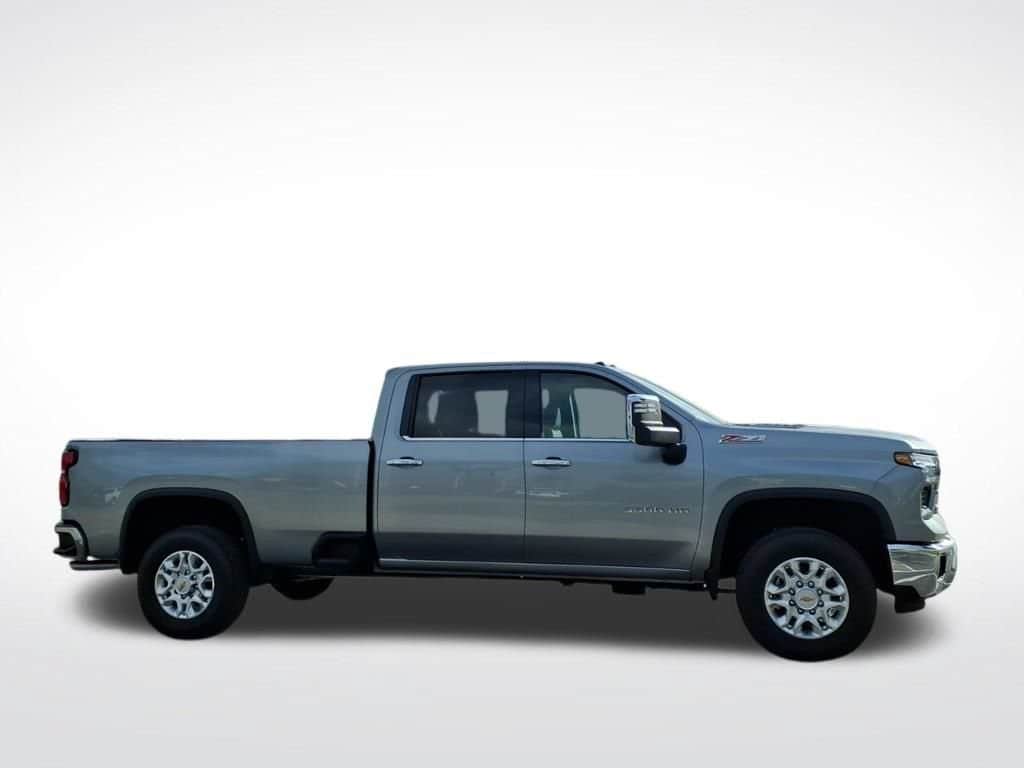 2026 Chevrolet Silverado 3500 HD - Image 2
