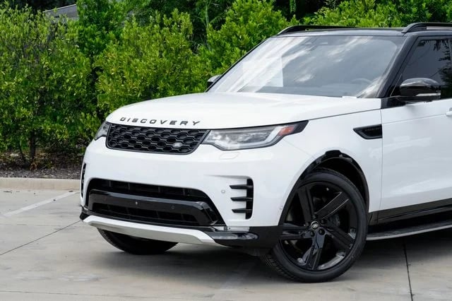 2025 Land Rover Discovery - Image 2