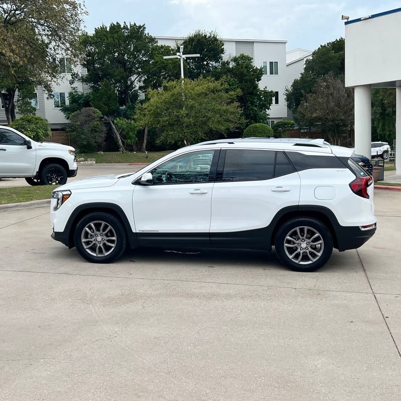 2024 GMC Terrain - Image 2