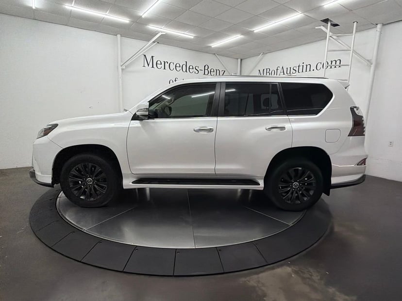 2023 Lexus GX - Image 2