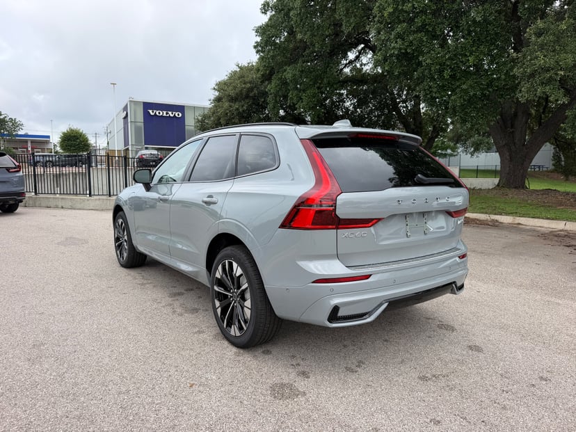 2026 Volvo XC60 - Image 2
