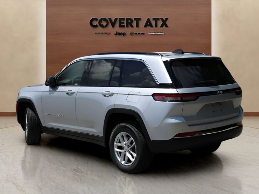 2026 Jeep Grand Cherokee - Image 2