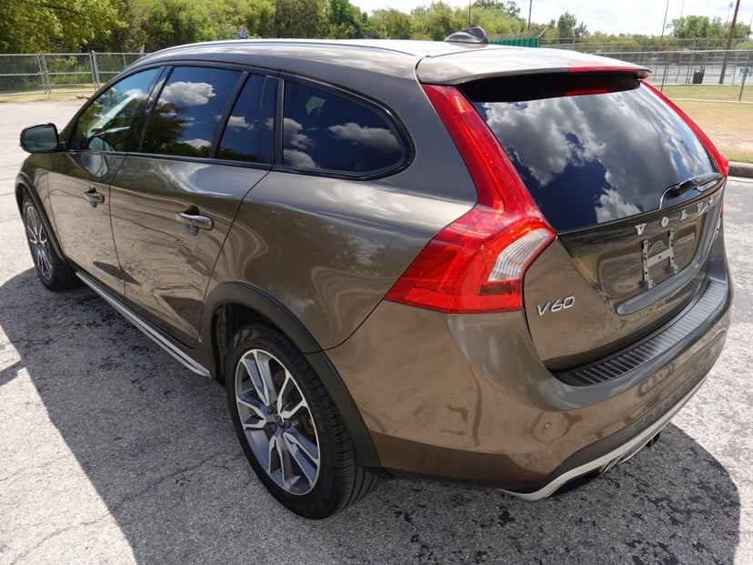 2016 Volvo V60 Cross Country - Image 3