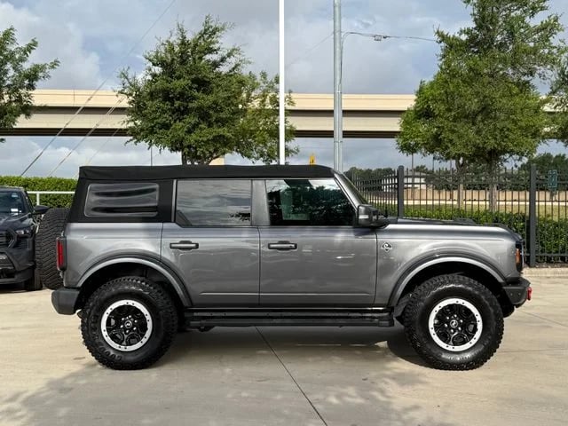 2022 Ford Bronco - Image 3