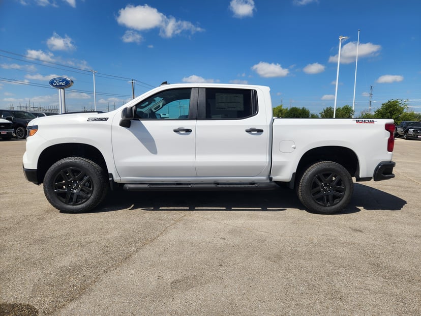 2026 Chevrolet Silverado 1500 - Image 2
