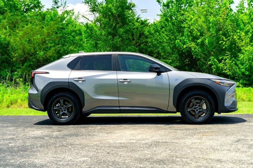 2023 Subaru Solterra - Image 3