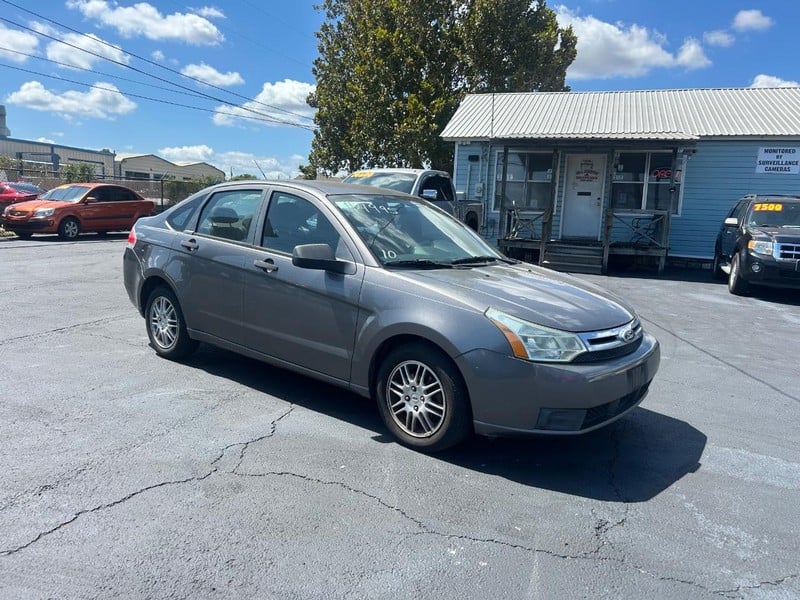 2010 Ford Focus - Image 2