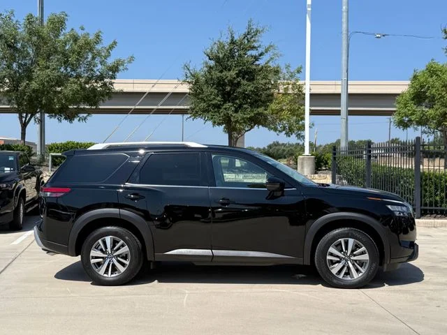 2025 Nissan Pathfinder - Image 2