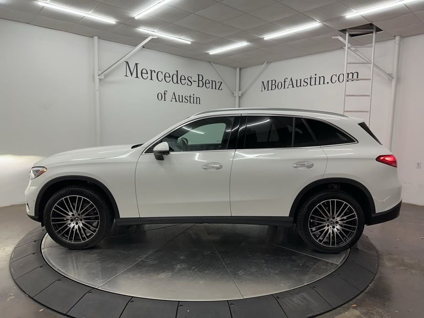 2026 Mercedes-Benz GLC - Image 2