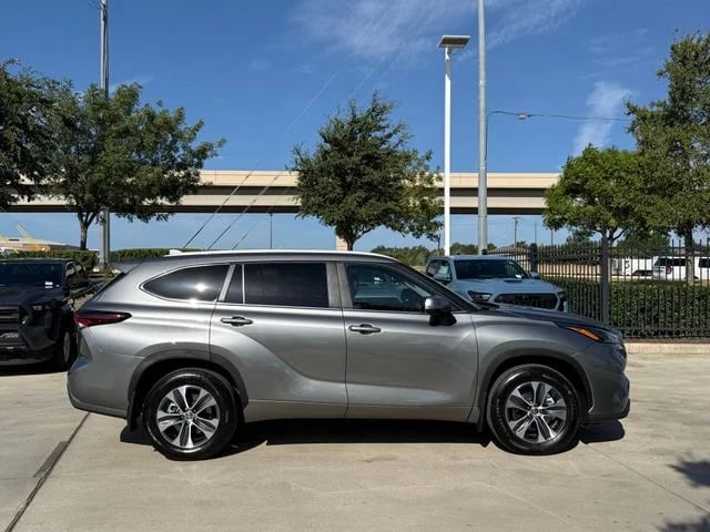 2026 Toyota Highlander - Image 3