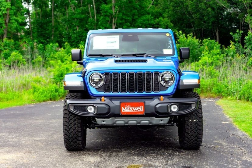 2026 Jeep Gladiator - Image 3