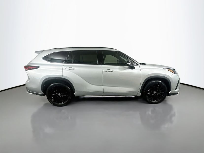 2024 Toyota Highlander - Image 2