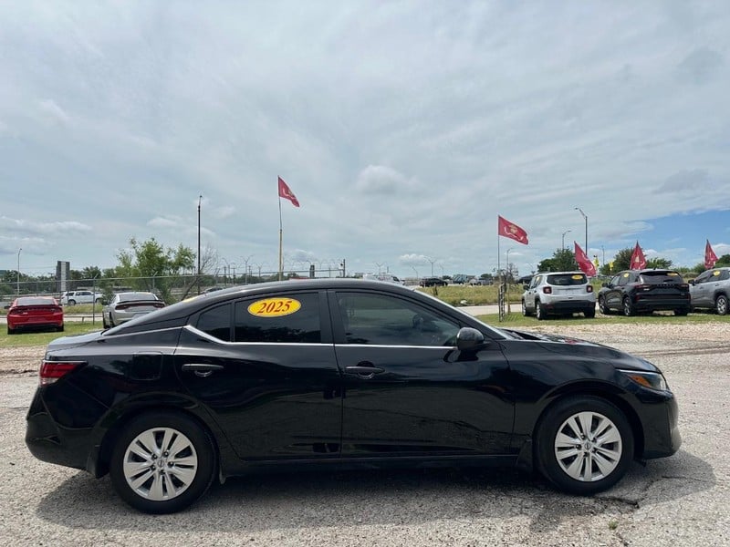 2025 Nissan Sentra - Image 2