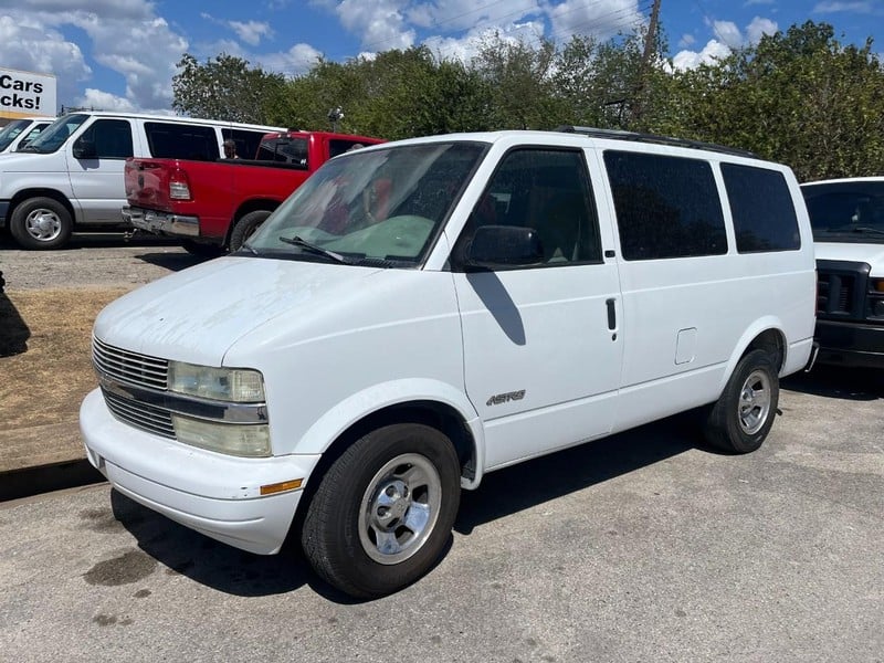 2002 Chevrolet Astro - Image 1