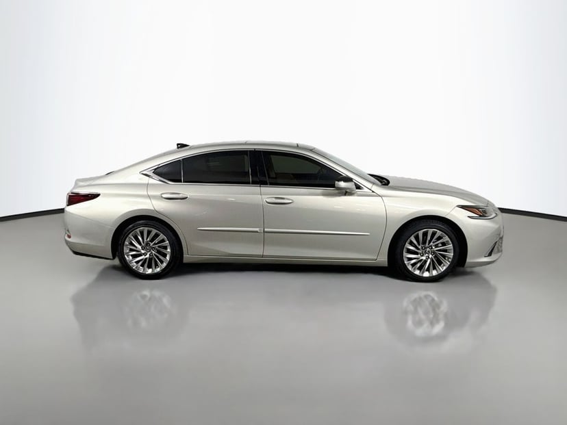 2021 Lexus ES - Image 2