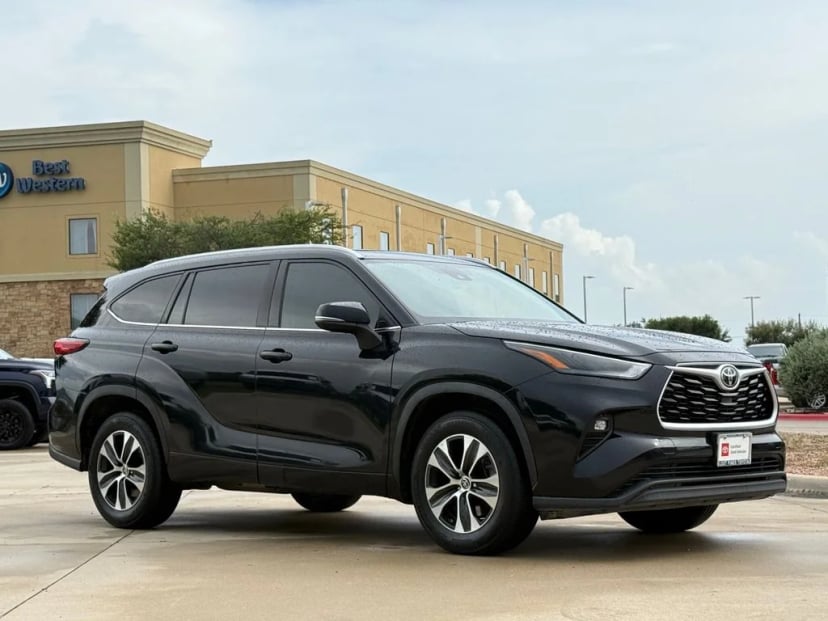 2022 Toyota Highlander - Image 1