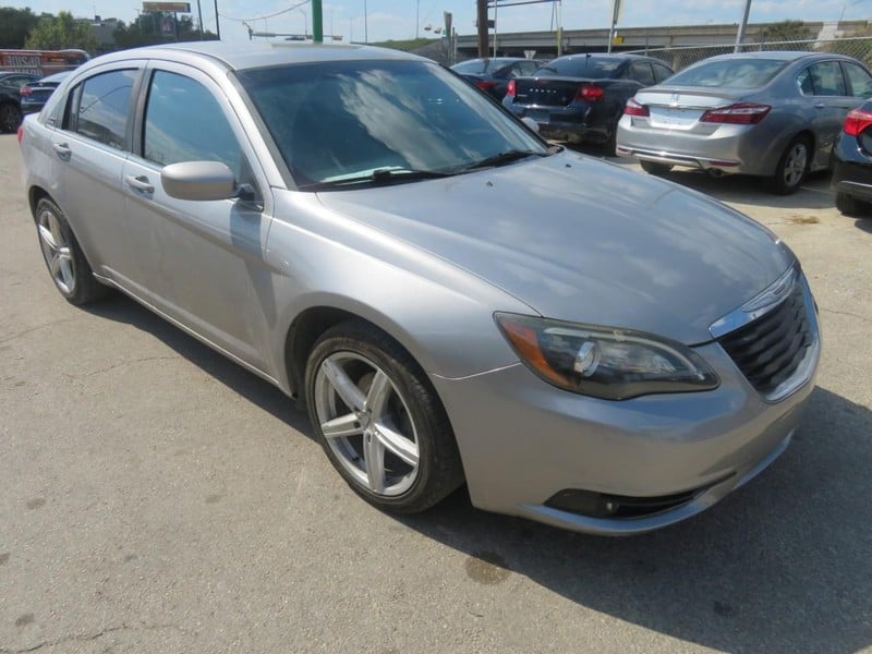 2014 Chrysler 200 - Image 1