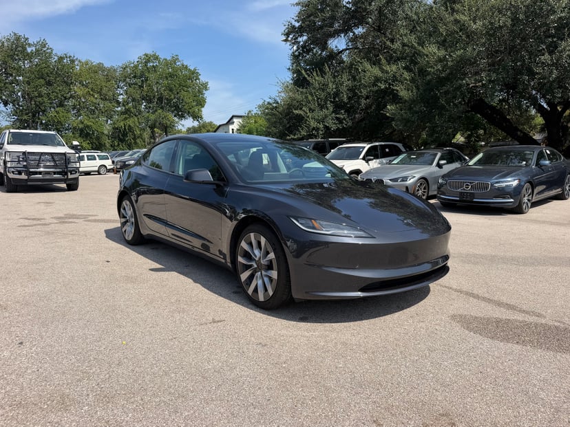 2025 Tesla Model 3 - Image 2