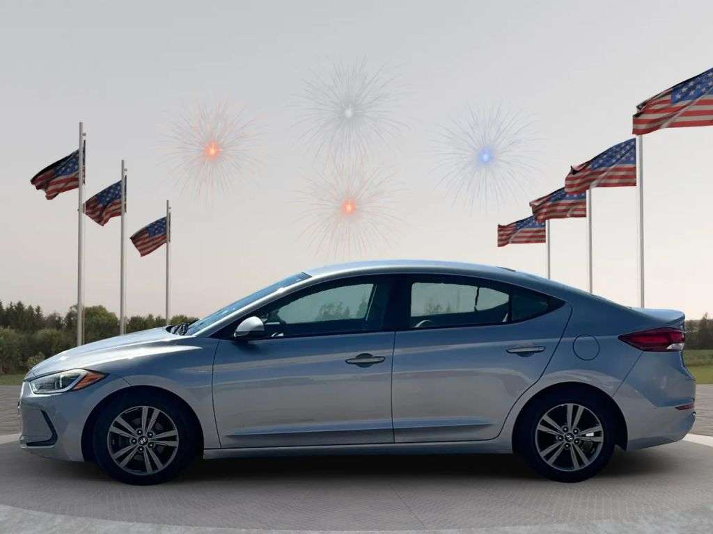 2017 Hyundai Elantra - Image 2