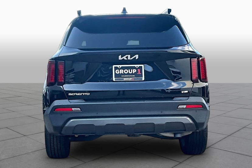 2023 Kia Sorento - Image 2