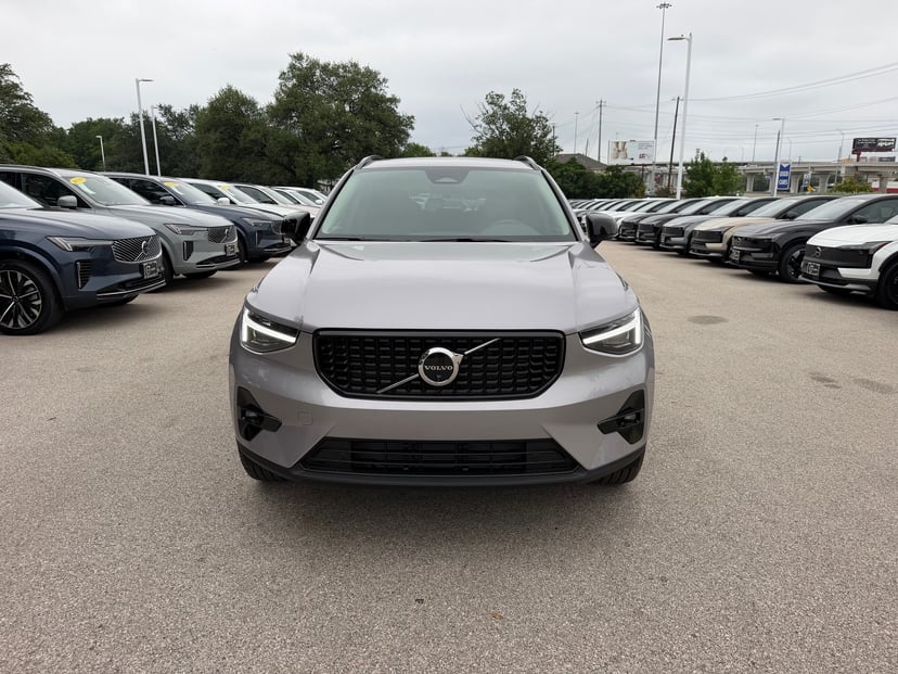 2026 Volvo XC40 - Image 2