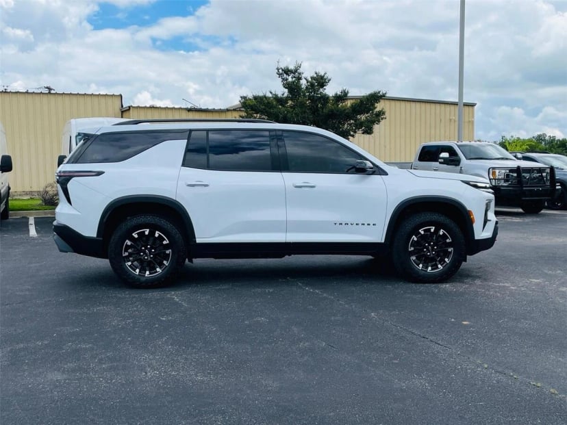 2026 Chevrolet Traverse - Image 3