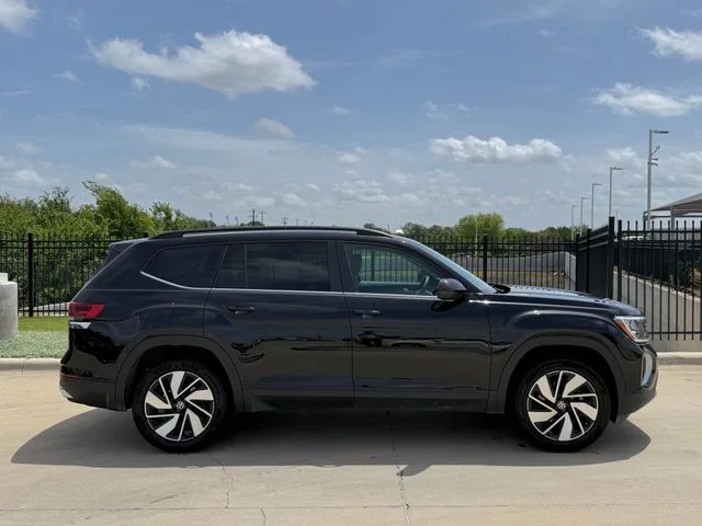 2025 Volkswagen Atlas - Image 3