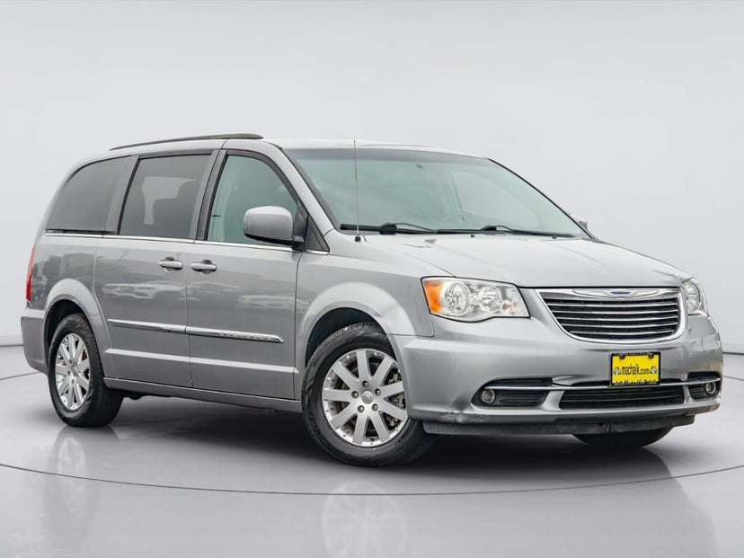 2016 Chrysler Town and Country - Image 1