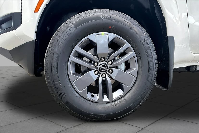 2026 Nissan Frontier - Image 2