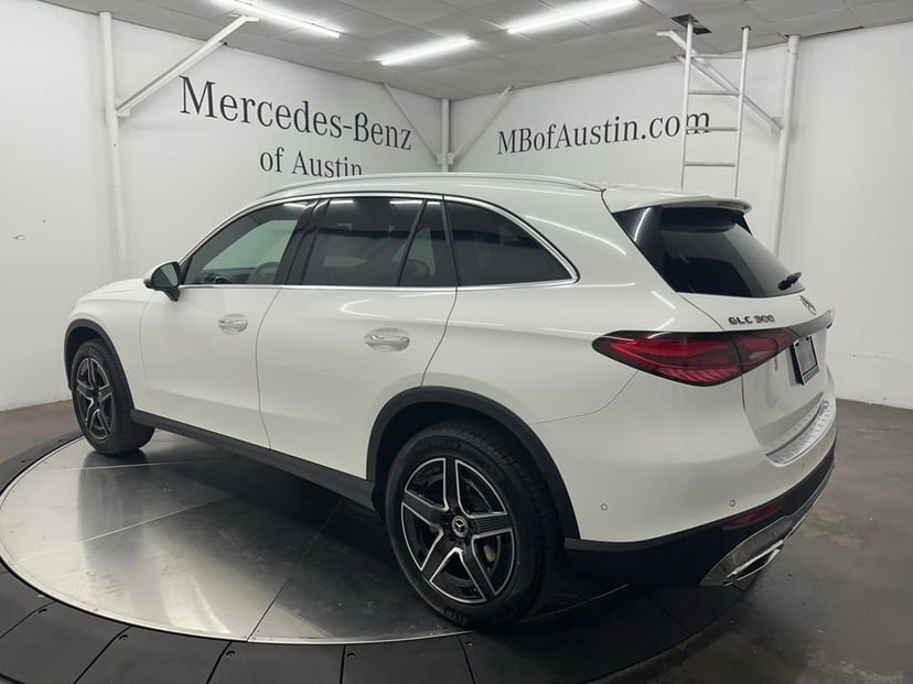 2027 Mercedes-Benz GLC - Image 2