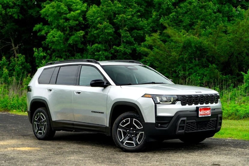 2026 Jeep Cherokee Laredo - Image 2